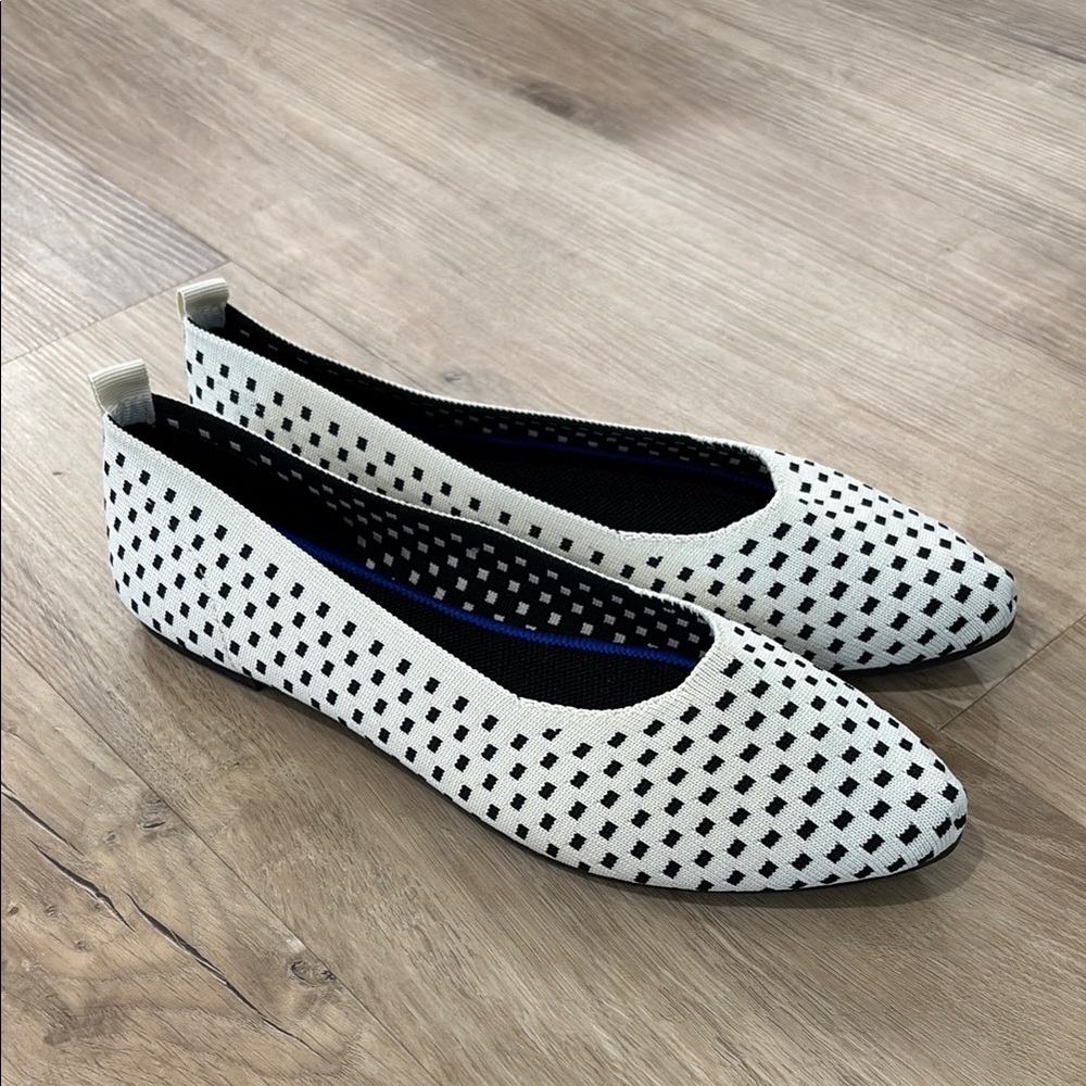 NEW Women’s Black and White Knit Ballet Flats
